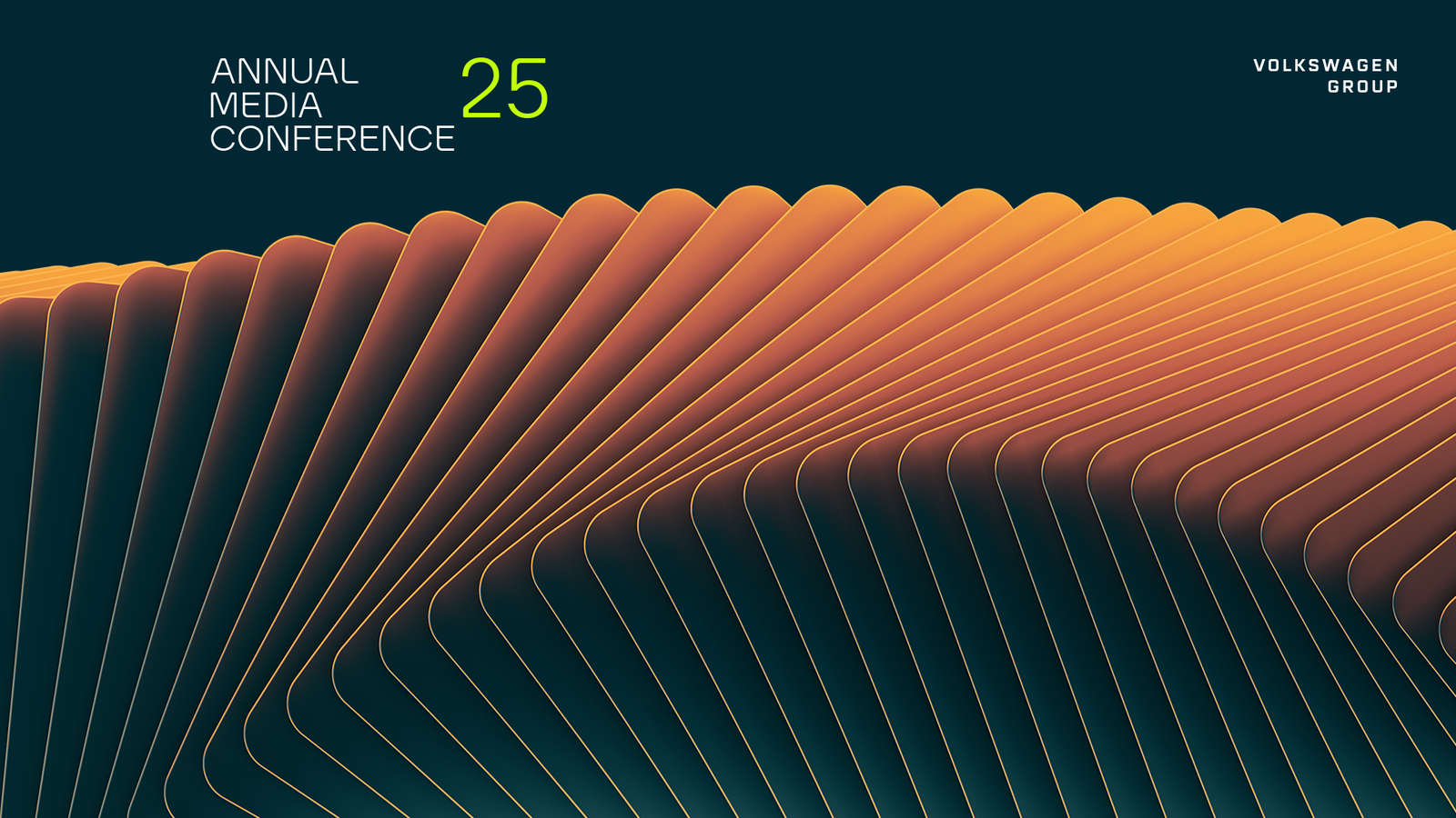 Grafik zur Volkswagen Group Annual Media Conference 25 mit einer abstrakten, wellenförmigen Struktur in orangefarbenen und dunklen Tönen. Der Hintergrund ist dunkelblau, mit dem Volkswagen Group Logo in der oberen rechten Ecke.