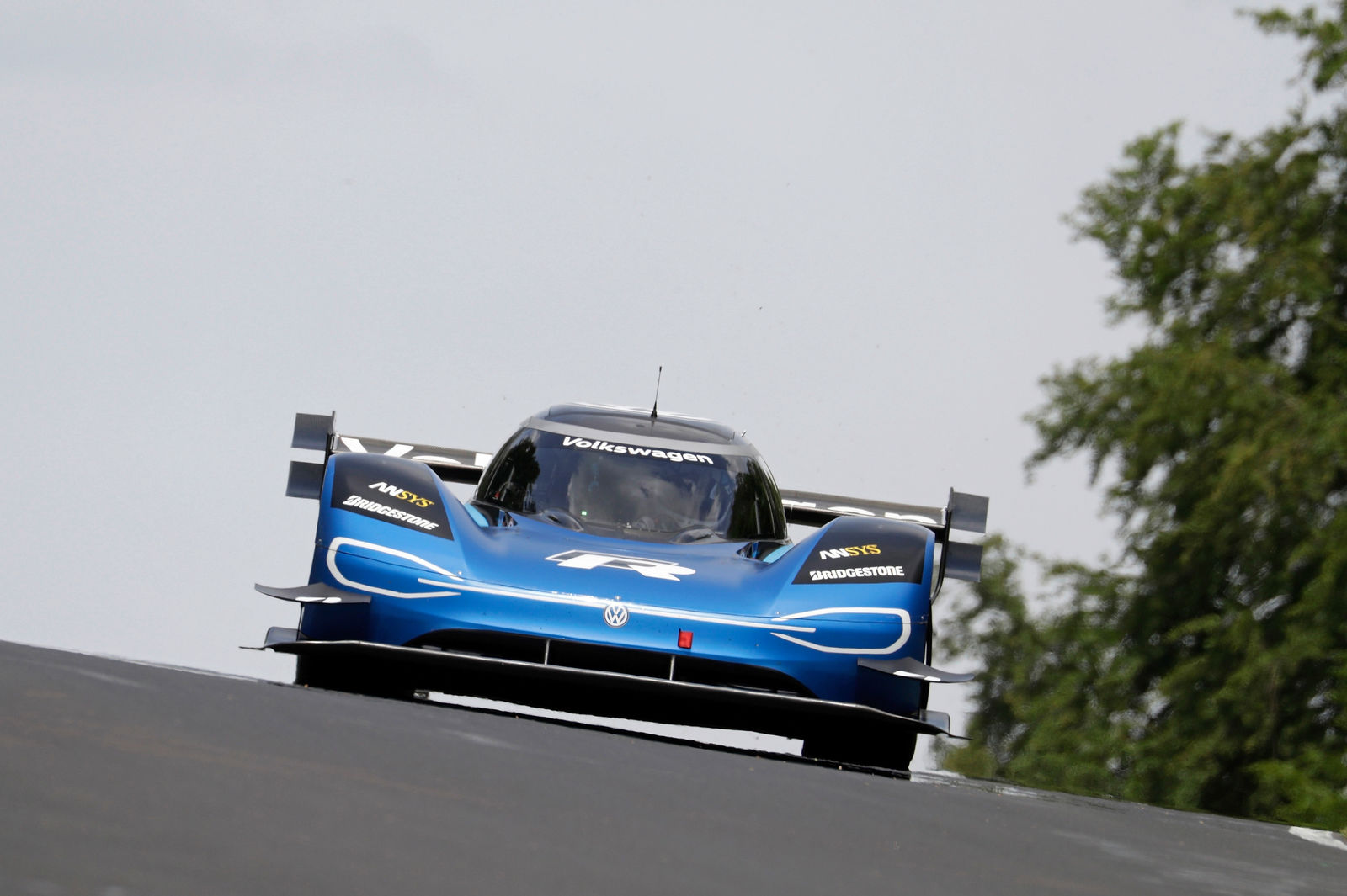 6:05,336 Minuten – Volkswagen ID.R setzt neuen Elektrorekord auf dem Nürburgring